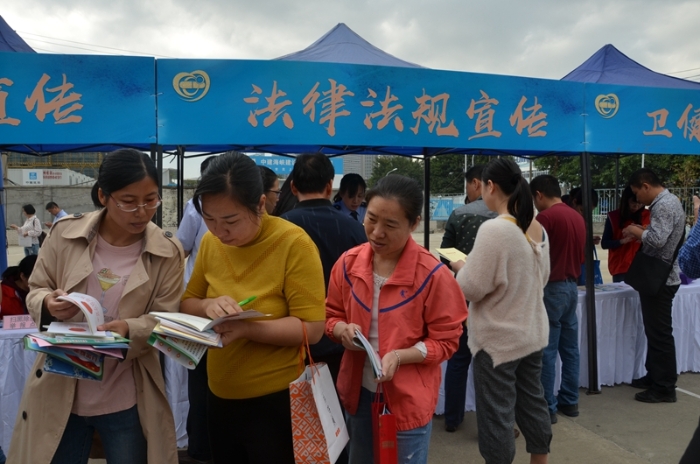 福建：省市區(qū)三級(jí)聯(lián)辦開展安全用藥進(jìn)企業(yè)活動(dòng)