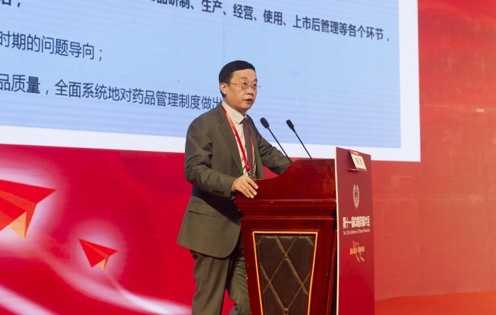 北京醫(yī)院藥學(xué)部主任胡欣進行主題演講