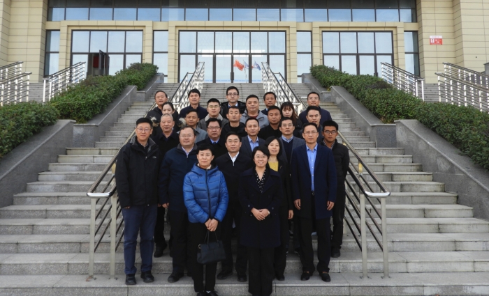 10 圖為國家藥典委員會一行與臨泉縣人民政府領(lǐng)導(dǎo)及相關(guān)部門、企業(yè)負(fù)責(zé)人合影留念。（記者 蔣守福 攝）.JPG