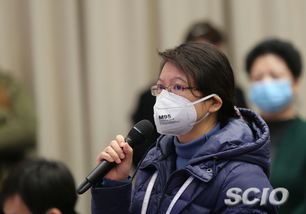 澎湃新聞?dòng)浾咛釂枺ń狗?攝）