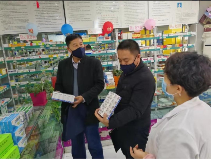 寧夏吳忠市開展疫情防控期間藥品醫(yī)療器械價(jià)格專項(xiàng)整治  中國食品藥品網(wǎng)  董傳陽 攝