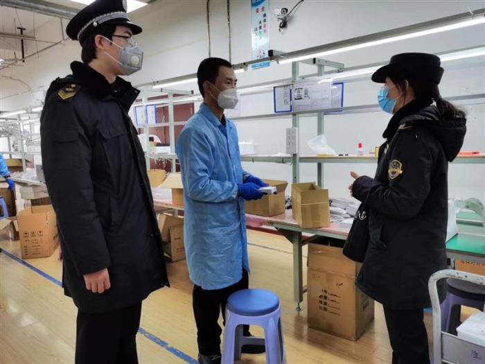 北京市昌平區(qū)市場監(jiān)管局檢查防疫用械質(zhì)量安全