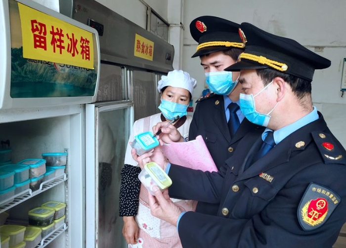 江西于都：開展畢業(yè)年級學(xué)生返?！暗谝徊汀笔称窓z查 (2)