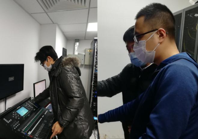 李銀騔（左）、師云（右）在工作中。
