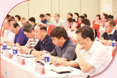 圖為學員們在讀書班上認真聽講。