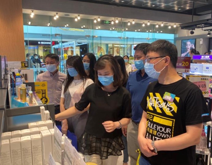 四川化妝品宣傳周圖片。