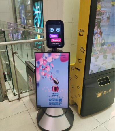 圖為海淀區(qū)市場(chǎng)監(jiān)管局在商業(yè)繁華地區(qū)、社區(qū)等，為化妝品科普宣傳“布局”造勢(shì).