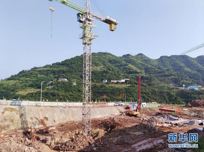 云南省水富市棚改項(xiàng)目在有序施工（8月10日攝）。  新華社記者 林碧鋒 攝
