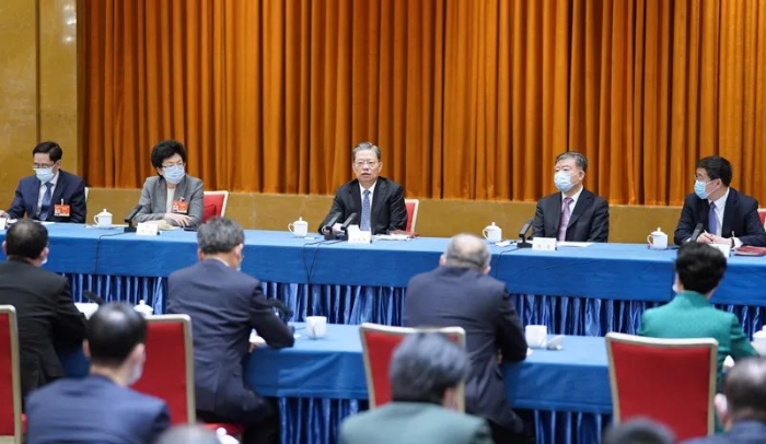 3月6日，中共中央政治局常委、中央紀(jì)委書記趙樂際看望出席全國政協(xié)十三屆四次會(huì)議的農(nóng)工黨、體育界委員并參加討論。新華社記者 張領(lǐng) 攝