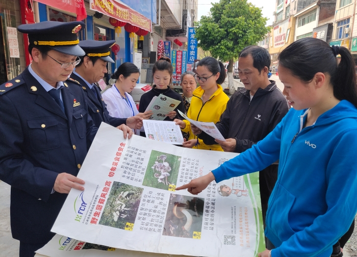 圖為江西于都開展野生蘑菇危害宣傳。