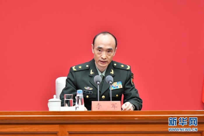 3月23日，中共中央在北京舉行新聞發(fā)布會(huì)，介紹中國(guó)共產(chǎn)黨成立100周年慶祝活動(dòng)有關(guān)情況，并答記者問(wèn)。這是中央軍委政治工作部主任助理李軍在發(fā)布會(huì)上介紹有關(guān)情況。新華社記者 李鑫 攝