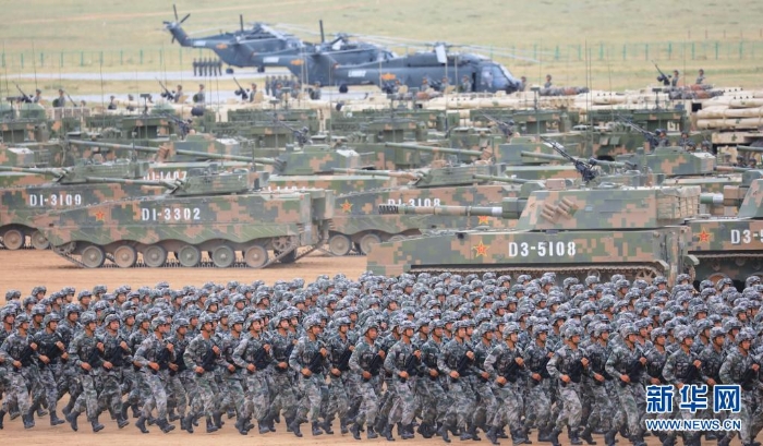 　2017年7月30日，慶祝中國人民解放軍建軍90周年閱兵在位于內蒙古的朱日和訓練基地舉行。新華社記者 李剛 攝