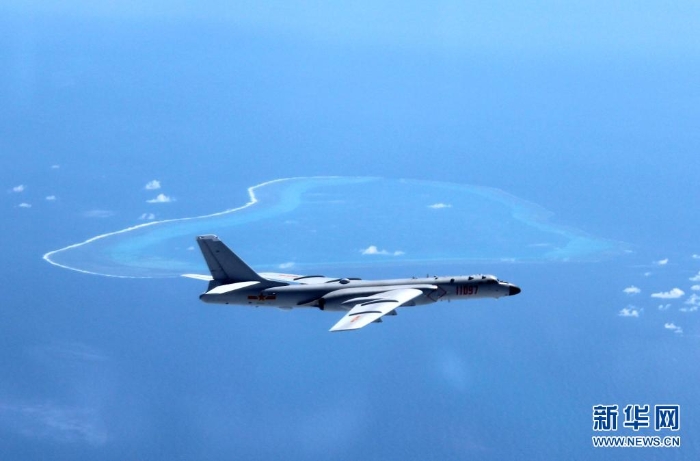 2016年7月中旬，中國空軍出動轟－6K戰(zhàn)機赴黃巖島等島礁附近空域巡航。新華社發(fā)（劉銳 攝）
