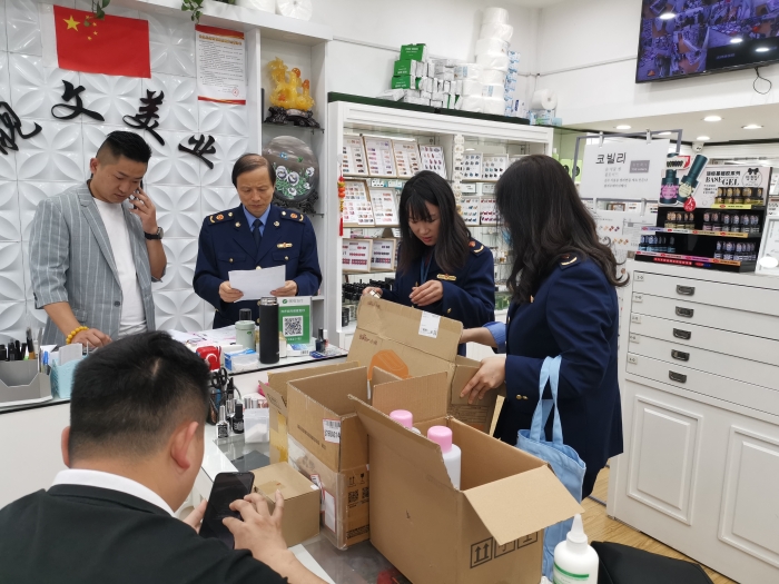 圖為檢查現(xiàn)場(chǎng)。