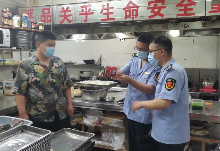 圖為檢查現(xiàn)場。
