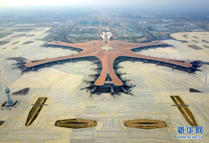 北京大興國際機(jī)場航站樓（2019年6月25日攝，無人機(jī)照片）。新華社記者 張晨霖 攝
