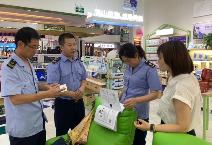 圖為檢查現(xiàn)場。