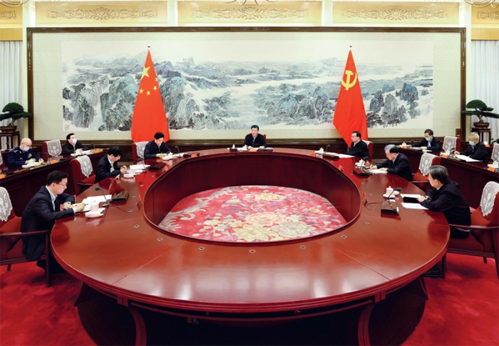 2020年12月24日至25日，中共中央政治局召開民主生活會，中共中央總書記習(xí)近平主持會議并發(fā)表重要講話?！⌒氯A社記者 鞠鵬/攝