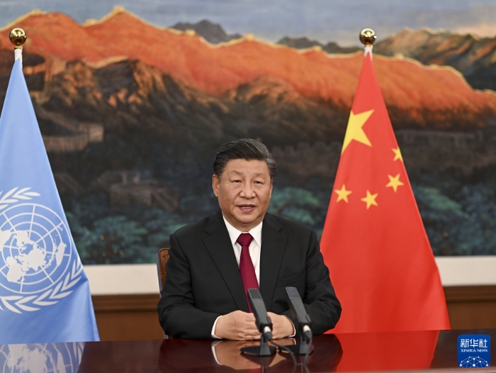 10月12日下午，國家主席習(xí)近平以視頻方式出席在昆明舉行的《生物多樣性公約》第十五次締約方大會(huì)領(lǐng)導(dǎo)人峰會(huì)并發(fā)表主旨講話。新華社記者 李學(xué)仁 攝