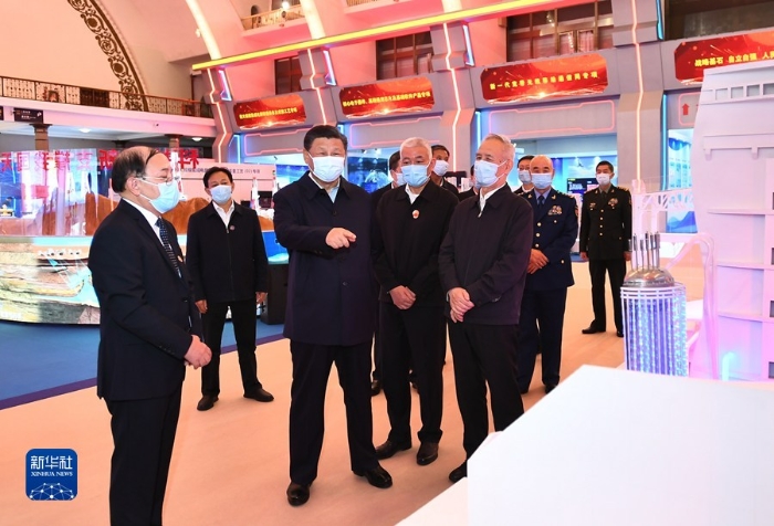10月26日，中共中央總書記、國(guó)家主席、中央軍委主席習(xí)近平在北京展覽館參觀國(guó)家“十三五”科技創(chuàng)新成就展。 新華社記者 謝環(huán)馳 攝