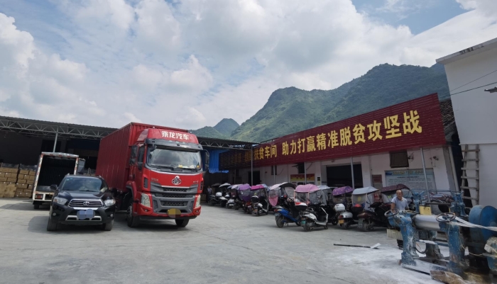 在就業(yè)扶貧車間生產(chǎn)的產(chǎn)品，即將運往欽州和深圳的港口，并轉(zhuǎn)運到美國、德國。
