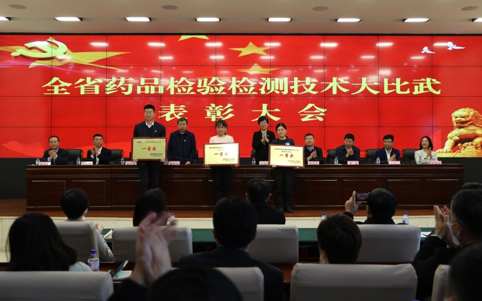 圖為吉林省藥監(jiān)局舉辦全省藥品檢驗(yàn)檢測(cè)技術(shù)大比武活動(dòng)。（葉陽(yáng)歡攝）