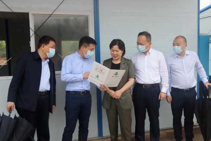 圖為調(diào)研組在湖南粵浙城調(diào)研。