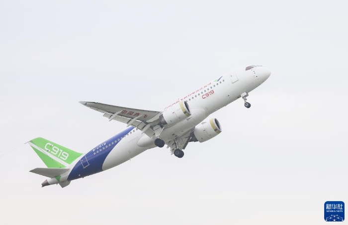 這是在陜西省蒲城縣拍攝的C919大飛機(jī)的試飛機(jī)（2022年7月18日攝）。新華社記者 丁汀 攝