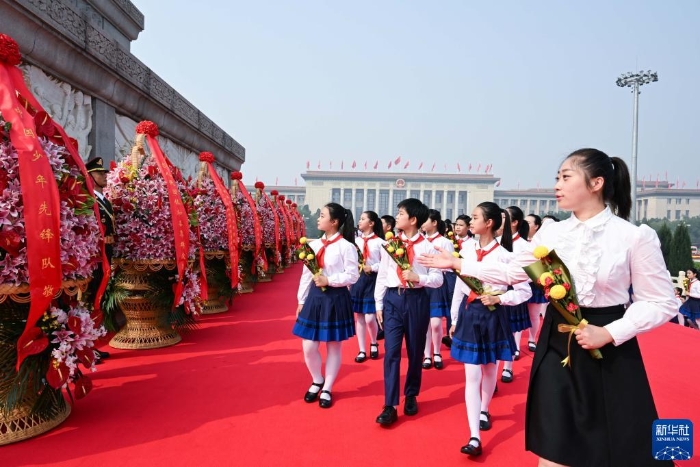　　烈士紀(jì)念日向人民英雄敬獻(xiàn)花籃儀式在北京天安門廣場(chǎng)隆重舉行（2022年9月30日攝）。新華社記者 饒愛民 攝