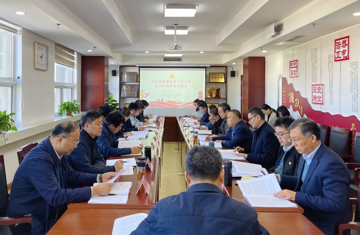 圖為10月18日，山東省食品藥品審評(píng)查驗(yàn)中心組織開展2022年度黨委理論學(xué)習(xí)中心組第10次集體學(xué)習(xí)研討，傳達(dá)學(xué)習(xí)黨的二十大精神，研究貫徹落實(shí)意見。