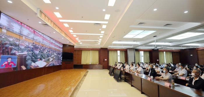 圖為廣西壯族自治區(qū)藥監(jiān)局組織干部職工集中觀看黨的二十大開幕會現(xiàn)場。（程奇攝）