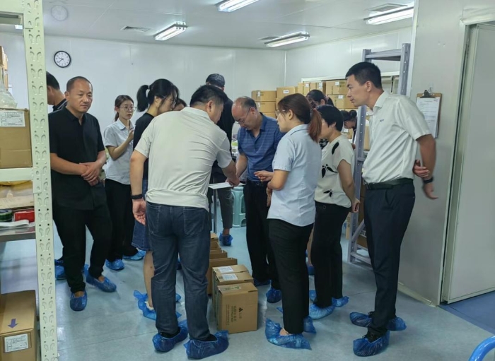 圖為參會代表在UDI實施示范單位現(xiàn)場觀摩學(xué)習(xí)。