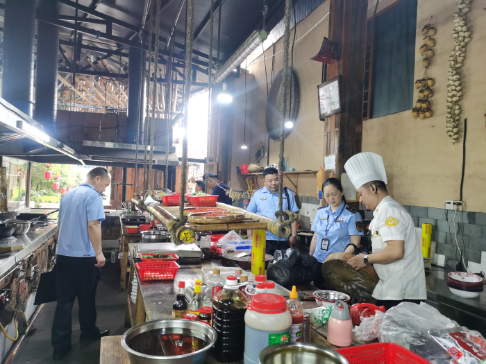 株洲：開展飛行檢查推動(dòng)食品安全“兩個(gè)責(zé)任”落細(xì)落實(shí)