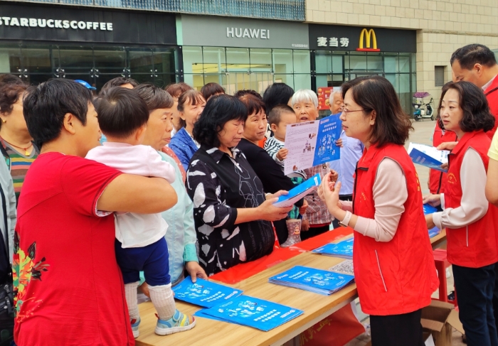 圖為9月22日，陜西省食藥檢院開展“增強質(zhì)量意識 推進高質(zhì)量發(fā)展”藥品安全進社區(qū)活動。