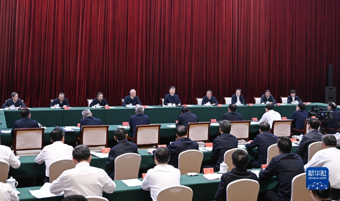 10月12日下午，中共中央總書記、國家主席、中央軍委主席習近平在江西省南昌市主持召開進一步推動長江經(jīng)濟帶高質量發(fā)展座談會并發(fā)表重要講話。新華社記者 謝環(huán)馳 攝