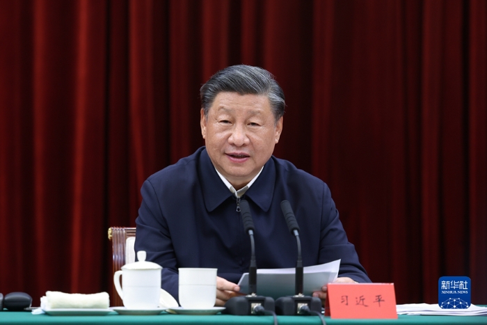 10月12日下午，中共中央總書記、國家主席、中央軍委主席習近平在江西省南昌市主持召開進一步推動長江經(jīng)濟帶高質量發(fā)展座談會并發(fā)表重要講話。新華社記者 鞠鵬 攝