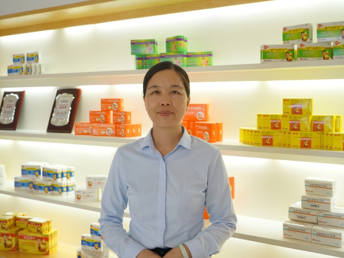 海南省-?？谑?海南葫蘆娃藥業(yè)集團(tuán)股份有限公司-劉萍--6寸工作照2