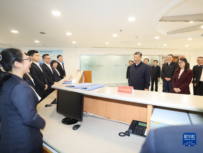 11月28日至12月2日，中共中央總書記、國家主席、中央軍委主席習近平在上?？疾臁＿@是11月28日下午，習近平在上海期貨交易所考察。新華社記者 王曄 攝2