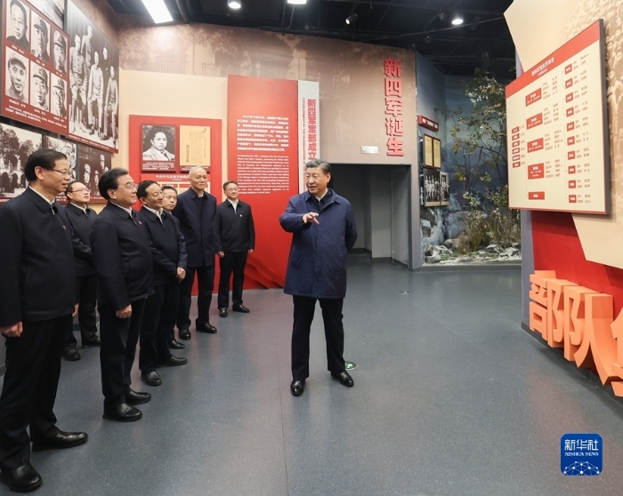12月3日，中共中央總書記、國家主席、中央軍委主席習近平在上海考察結束返京途中，來到江蘇省鹽城市參觀新四軍紀念館。新華社記者 王曄 攝