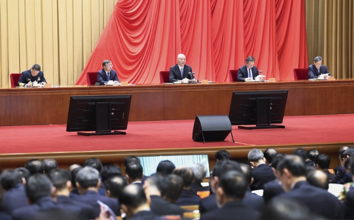 2月4日，學(xué)習(xí)貫徹習(xí)近平新時代中國特色社會主義思想主題教育總結(jié)會議在北京召開。中共中央政治局常委、中央學(xué)習(xí)貫徹習(xí)近平新時代中國特色社會主義思想主題教育領(lǐng)導(dǎo)小組組長蔡奇出席會議并講話。新華社記者 龐興雷 攝