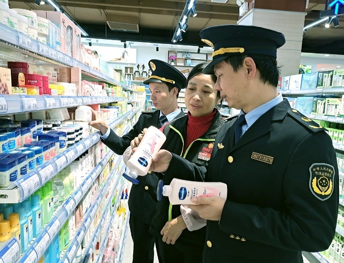 圖為檢查現(xiàn)場。