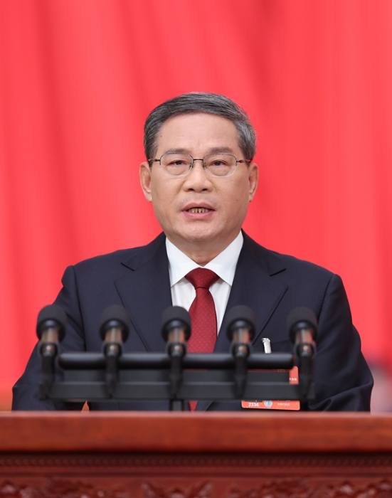 3月5日，第十四屆全國(guó)人民代表大會(huì)第二次會(huì)議在北京人民大會(huì)堂開(kāi)幕。國(guó)務(wù)院總理李強(qiáng)作政府工作報(bào)告。?新華社記者 姚大偉 攝