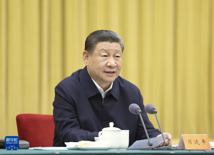 4月23日下午，中共中央總書記、國家主席、中央軍委主席習近平在重慶主持召開新時代推動西部大開發(fā)座談會并發(fā)表重要講話。新華社記者 鞠鵬 攝