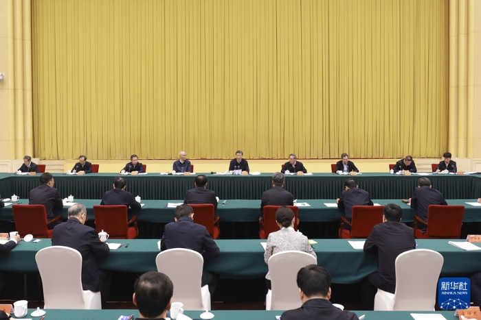 4月23日下午，中共中央總書記、國家主席、中央軍委主席習近平在重慶主持召開新時代推動西部大開發(fā)座談會并發(fā)表重要講話。新華社記者 王曄 攝