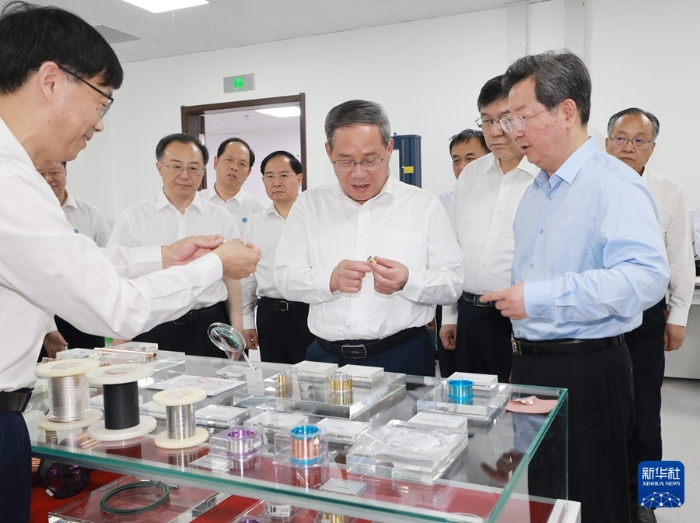 5月22日至23日，中共中央政治局常委、國務院總理李強在河南調研。這是5月22日，李強在中原科技城河南省科學院調研。新華社記者 王曄 攝