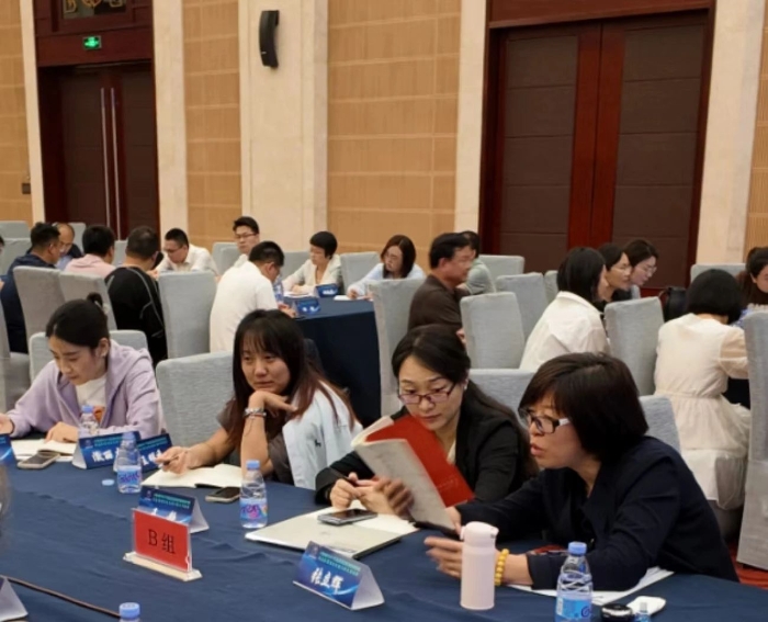 圖為交流座談環(huán)節(jié)，學(xué)員們紛紛分享此次培訓(xùn)的心得體會(huì)。（殷芝 攝）
