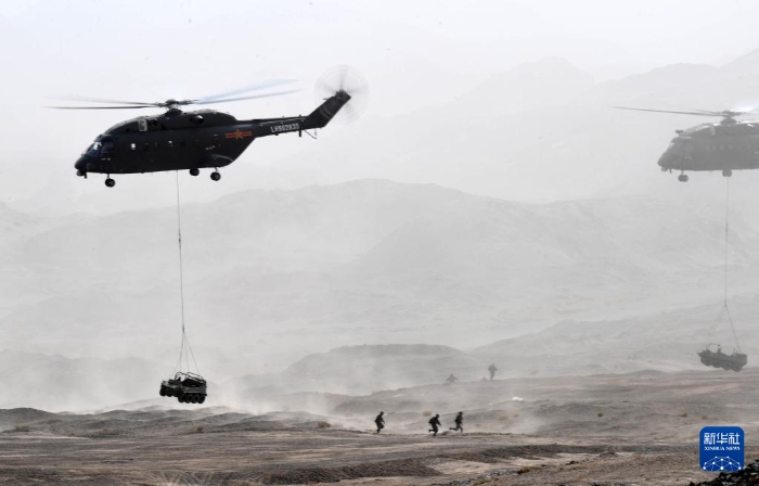 陸軍練兵備戰(zhàn)及轉(zhuǎn)型建設集訓中，某空中突擊旅進行實兵實彈演練（2018年5月23日攝）。新華社記者 張永進 攝