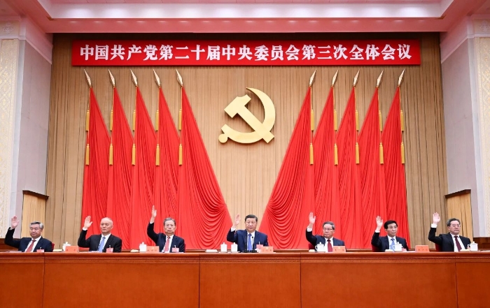 中國共產(chǎn)黨第二十屆中央委員會第三次全體會議，于2024年7月15日至18日在北京舉行。這是習近平、李強、趙樂際、王滬寧、蔡奇、丁薛祥、李希等在主席臺上。新華社記者 謝環(huán)馳 攝