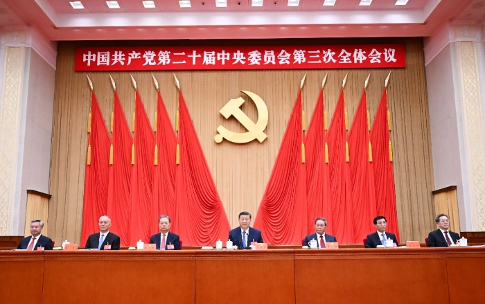 中國共產(chǎn)黨第二十屆中央委員會第三次全體會議，于2024年7月15日至18日在北京舉行。這是習近平、李強、趙樂際、王滬寧、蔡奇、丁薛祥、李希等在主席臺上。新華社記者 謝環(huán)馳 攝