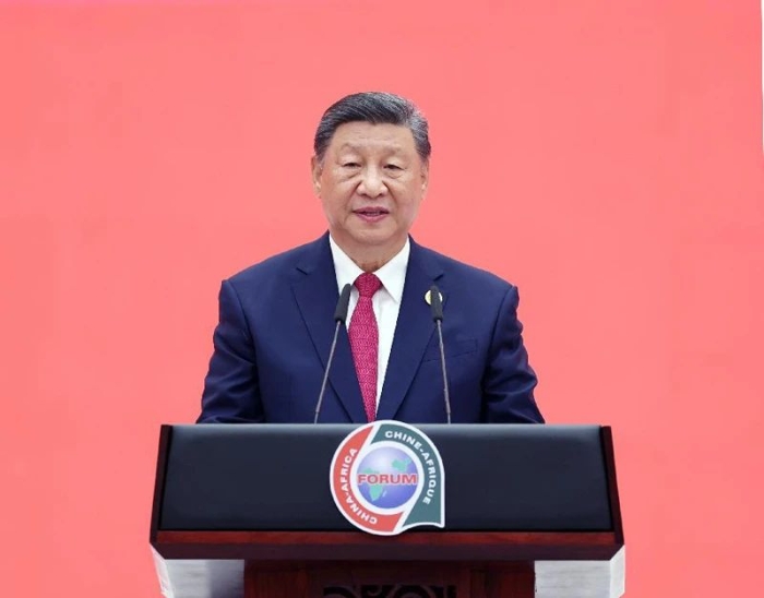 9月4日晚，國家主席習近平和夫人彭麗媛在北京人民大會堂舉行宴會，歡迎來華出席中非合作論壇北京峰會的非方及國際貴賓。這是習近平發(fā)表致辭。新華社記者 姚大偉 攝